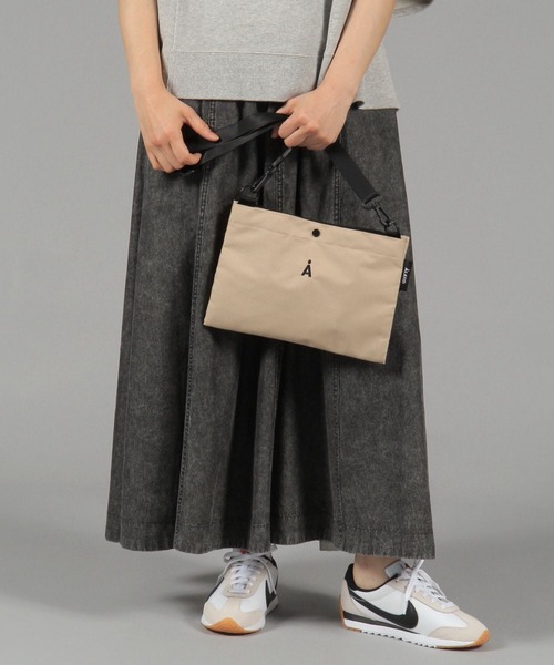 ALAND（エーランド）の「ALAND／Aロゴ２WAYサコッシュ（ショルダーバッグ・レディース・ブラック/ベージュ・FREE）」の3枚目の写真