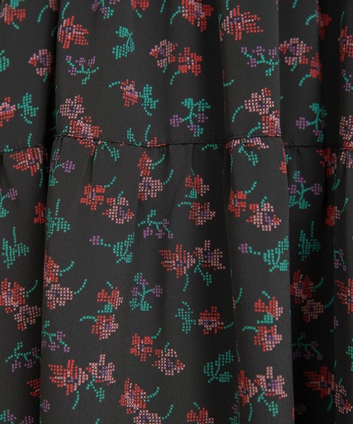 Dot&Stripes CHILD WOMAN(ドットアンドストライプス チャイルドウーマン)の「☆クロスフラワープリント ティアードキャミワンピース(ワンピース・レディース・ブラック/レッド・FREE)」の15枚目の写真
