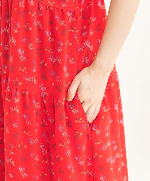 Dot&Stripes CHILD WOMAN(ドットアンドストライプス チャイルドウーマン)の「☆クロスフラワープリント ティアードキャミワンピース(ワンピース・レディース・ブラック/レッド・FREE)」の22枚目の写真