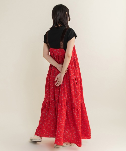 Dot&Stripes CHILD WOMAN(ドットアンドストライプス チャイルドウーマン)の「☆クロスフラワープリント ティアードキャミワンピース(ワンピース・レディース・ブラック/レッド・FREE)」の6枚目の写真
