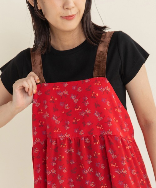 Dot&Stripes CHILD WOMAN(ドットアンドストライプス チャイルドウーマン)の「☆クロスフラワープリント ティアードキャミワンピース(ワンピース・レディース・ブラック/レッド・FREE)」の9枚目の写真