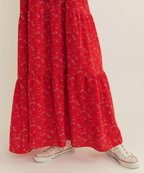 Dot&Stripes CHILD WOMAN(ドットアンドストライプス チャイルドウーマン)の「☆クロスフラワープリント ティアードキャミワンピース(ワンピース・レディース・ブラック/レッド・FREE)」の8枚目の写真