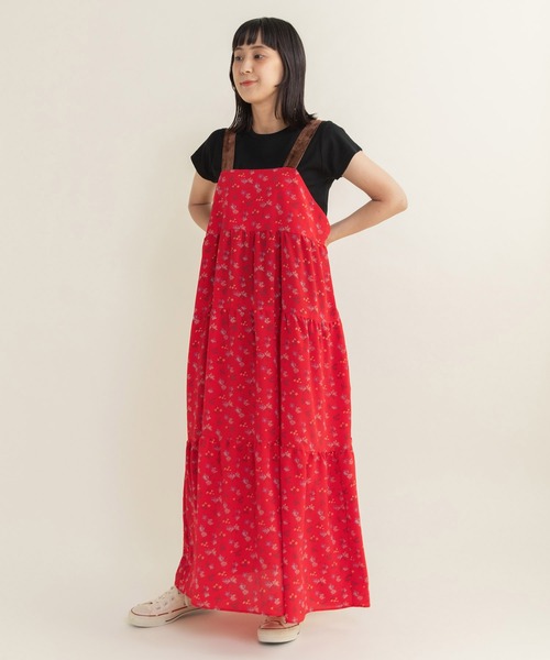 Dot&Stripes CHILD WOMAN(ドットアンドストライプス チャイルドウーマン)の「☆クロスフラワープリント ティアードキャミワンピース(ワンピース・レディース・ブラック/レッド・FREE)」の4枚目の写真