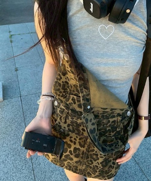 almo(アルモ)の「【LAMPOON】レオパードジャンパースカート(スカート・レディース・ベージュ・LARGE/MEDIUM/SMALL)」の2枚目の写真