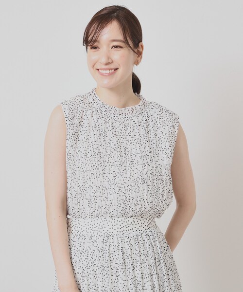 ITS'DEMO（イッツデモ）の「【手洗い可】楊柳プリーツブラウス（シャツ/ブラウス・レディース・イエロー/ブラック系/ホワイト系3/グリーン・00）」の2枚目の写真