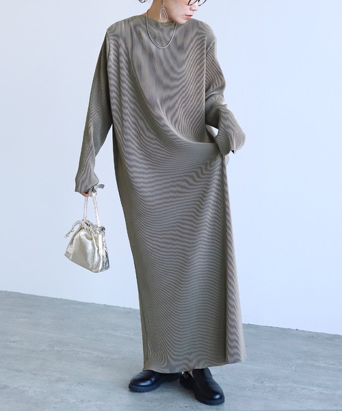 reca(レカ)の「セルフカット長袖マキシプリーツワンピース(ワンピース・レディース・ブラック/グレイッシュベージュ・FREE)」の11枚目の写真