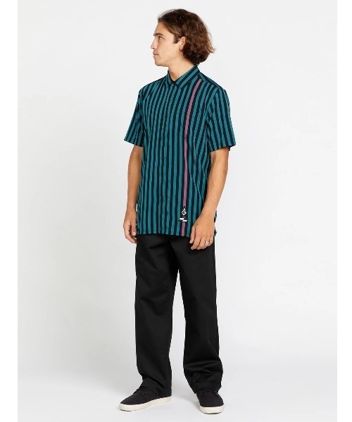 VOLCOM(ボルコム)の「【VOLCOM/ボルコム】Schroff X Volcom Stripe Short Sleeve Shirt /ピーター・シュロフコラボストライプ半袖シャツ(シャツ/ブラウス・メンズ・グリーン系その他・LARGE/MEDIUM)」の1枚目の写真