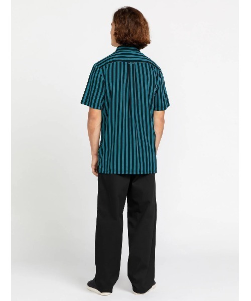 VOLCOM(ボルコム)の「【VOLCOM/ボルコム】Schroff X Volcom Stripe Short Sleeve Shirt /ピーター・シュロフコラボストライプ半袖シャツ(シャツ/ブラウス・メンズ・グリーン系その他・LARGE/MEDIUM)」の2枚目の写真