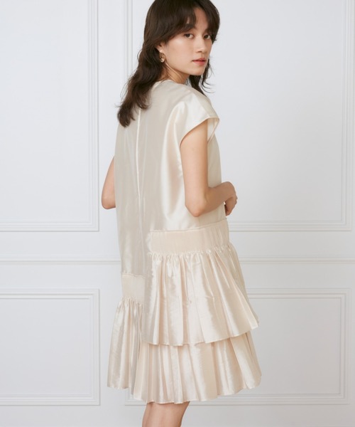 INED(イネド)の「シャーリングプリーツワンピース《la veille by SUPERIOR CLOSET》(ワンピース・レディース・アイボリー/ブラック・7号/9号/11号)」の1枚目の写真