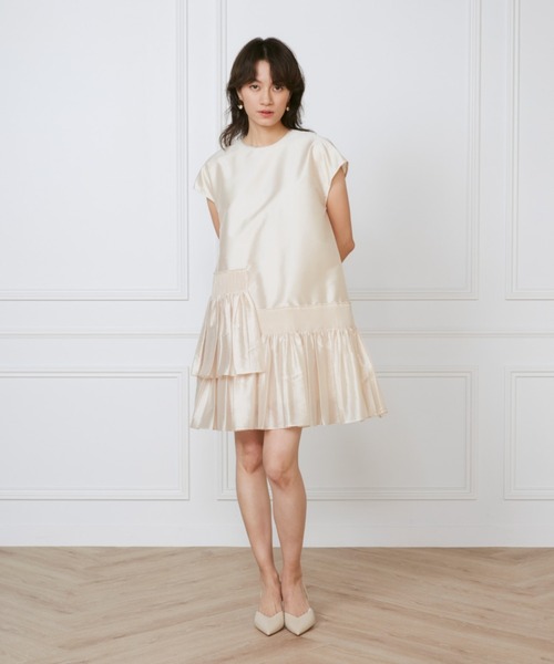 INED(イネド)の「シャーリングプリーツワンピース《la veille by SUPERIOR CLOSET》(ワンピース・レディース・アイボリー/ブラック・7号/9号/11号)」の3枚目の写真