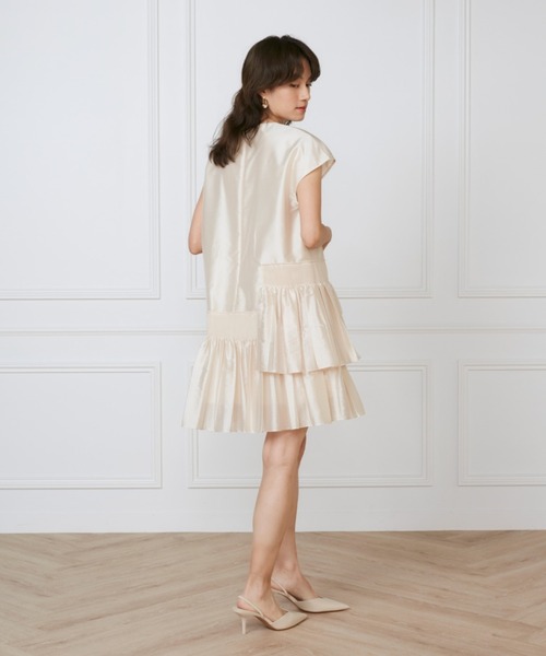 INED(イネド)の「シャーリングプリーツワンピース《la veille by SUPERIOR CLOSET》(ワンピース・レディース・アイボリー/ブラック・7号/9号/11号)」の5枚目の写真