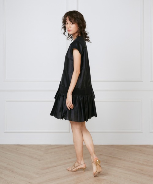 INED(イネド)の「シャーリングプリーツワンピース《la veille by SUPERIOR CLOSET》(ワンピース・レディース・アイボリー/ブラック・7号/9号/11号)」の11枚目の写真
