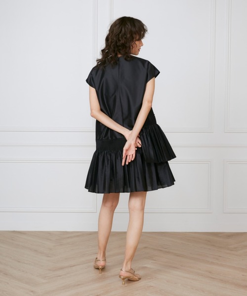 INED(イネド)の「シャーリングプリーツワンピース《la veille by SUPERIOR CLOSET》(ワンピース・レディース・アイボリー/ブラック・7号/9号/11号)」の12枚目の写真