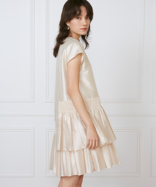 INED(イネド)の「シャーリングプリーツワンピース《la veille by SUPERIOR CLOSET》(ワンピース・レディース・アイボリー/ブラック・7号/9号/11号)」の14枚目の写真