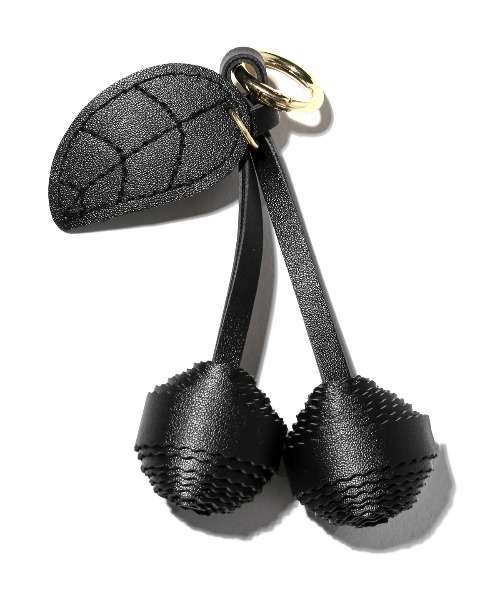 crossi（クロッシー）の「さくらんぼPUレザーチャーム（チャーム・レディース・ホワイト/レッド/ブラック・FREE）」の11枚目の写真