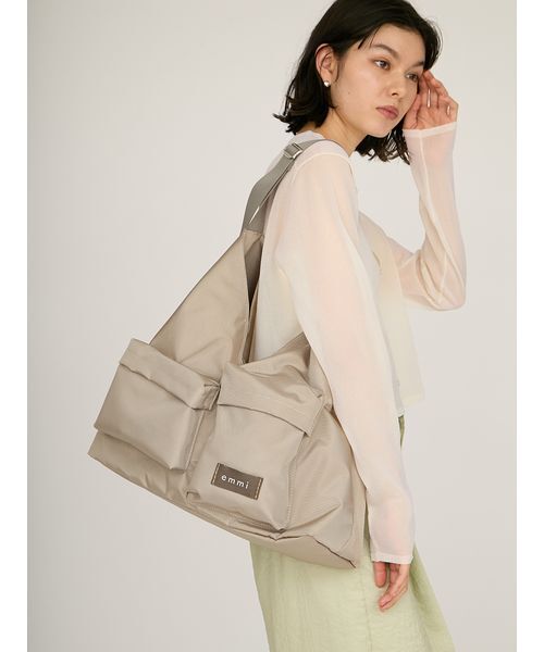 emmi（エミ）の「トライアングルショルダーバッグ（ショルダーバッグ・レディース・レッド/ブラック/オリーブ・F）」の4枚目の写真