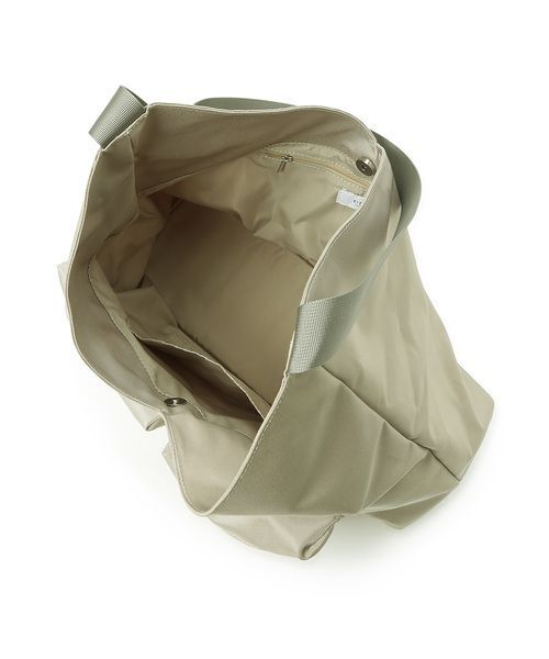 emmi（エミ）の「トライアングルショルダーバッグ（ショルダーバッグ・レディース・レッド/ブラック/オリーブ・F）」の11枚目の写真