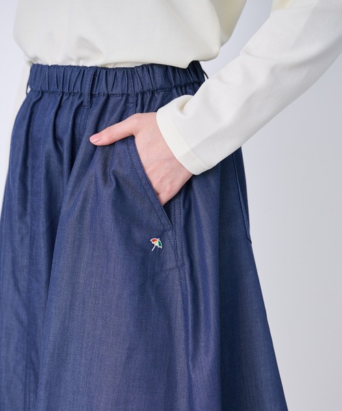 Arnold Palmer（アーノルドパーマー）の「裏ワザデニム イージーケア セミフレアスカート（スカート・レディース・インディゴブルー/ライトブルー・L/M/S）」の7枚目の写真