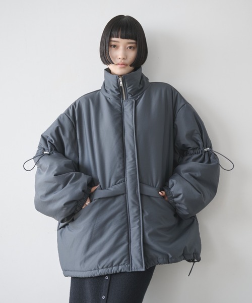 AIC.（エーアイシー）の「ドローストリングスタンドカラー中綿コート