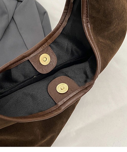 folka（フォルカ）の「8B40 スエード×PUレザー 2WAY MIX コンビ ショルダーバッグ A4サイズ対応（ショルダーバッグ・レディース・ブラウン/ブラック/ライトブラウン・ONESIZE）」の12枚目の写真