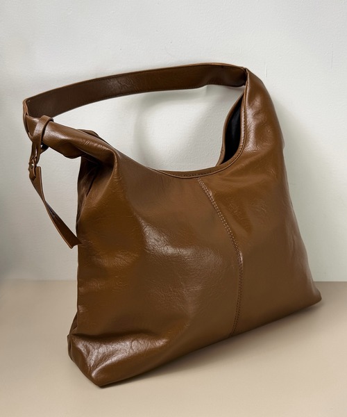 folka（フォルカ）の「8B40 スエード×PUレザー 2WAY MIX コンビ ショルダーバッグ A4サイズ対応（ショルダーバッグ・レディース・ブラウン/ブラック/ライトブラウン・ONESIZE）」の19枚目の写真