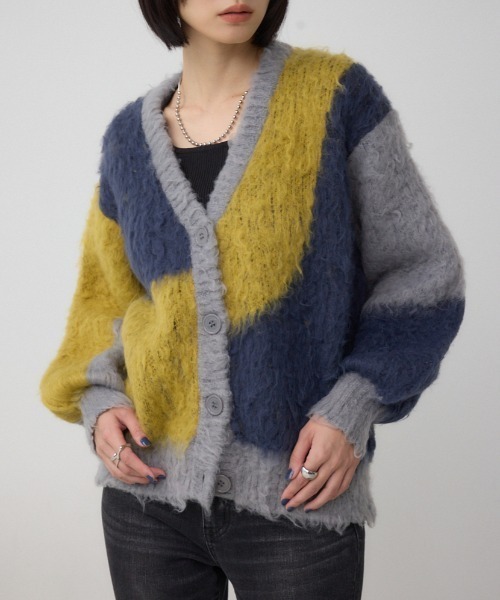 AZUL by moussy（アズールバイマウジー）の「ブロッキンググラデーションカーディガン（カーディガン/ボレロ・レディース・ブルー系その他/ピンク系その他/ブルー系その他3・SMALL/MEDIUM）」の3枚目の写真