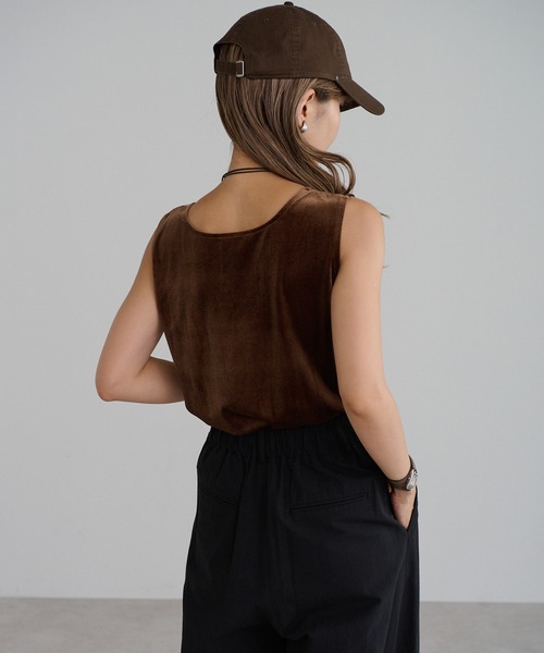 Bonjour Sagan（ボンジュールサガン）の「前後2WAYスクエアネックベロアタンクトップ（タンクトップ・レディース・ブラック/ネイビー系/ダークブラウン・FREE）」の20枚目の写真