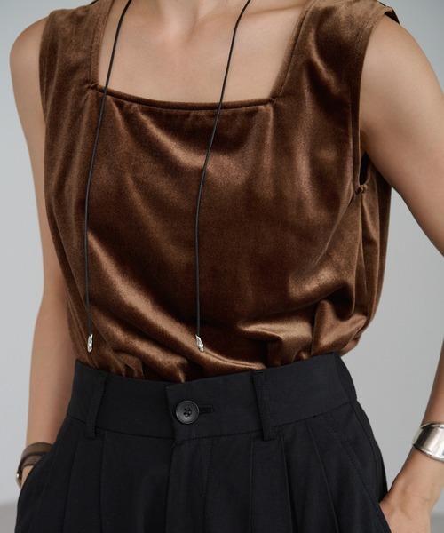 Bonjour Sagan（ボンジュールサガン）の「前後2WAYスクエアネックベロアタンクトップ（タンクトップ・レディース・ブラック/ネイビー系/ダークブラウン・FREE）」の16枚目の写真