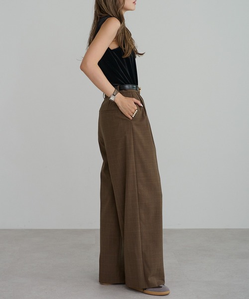 Bonjour Sagan（ボンジュールサガン）の「前後2WAYスクエアネックベロアタンクトップ（タンクトップ・レディース・ブラック/ネイビー系/ダークブラウン・FREE）」の4枚目の写真