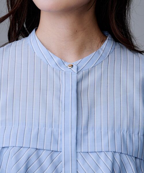 UNTITLED（アンタイトル）の「【短丈/前ボタン/五分袖】ストライプフリルシャツ（シャツ/ブラウス・レディース・ブルー系7/ホワイト系3・04/02/00/48/44）」の10枚目の写真