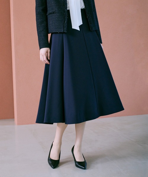ROPE'(ロペ)の「トリアセダブルクロス ハイウエストフレアスカート/イージーケア・セットアップ対応・25AW(スカート・レディース・ネイビー・40/38/36)」の1枚目の写真