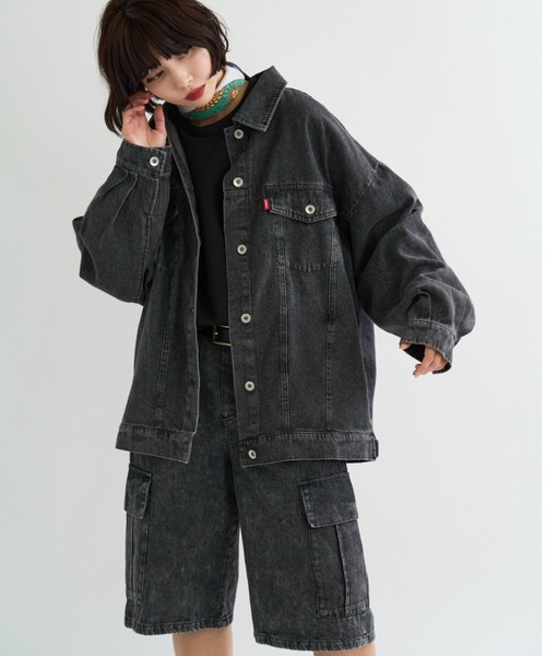A.D.C.L.（エーディーシーエル）の「カーゴポケット付き ミディ丈 デニムパンツ（カーゴパンツ・レディース・ブラック/ブルー・M/L）」の5枚目の写真