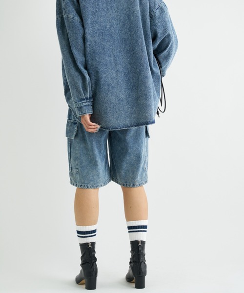 A.D.C.L.（エーディーシーエル）の「カーゴポケット付き ミディ丈 デニムパンツ（カーゴパンツ・レディース・ブラック/ブルー・M/L）」の11枚目の写真