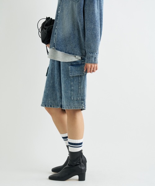A.D.C.L.（エーディーシーエル）の「カーゴポケット付き ミディ丈 デニムパンツ（カーゴパンツ・レディース・ブラック/ブルー・M/L）」の12枚目の写真