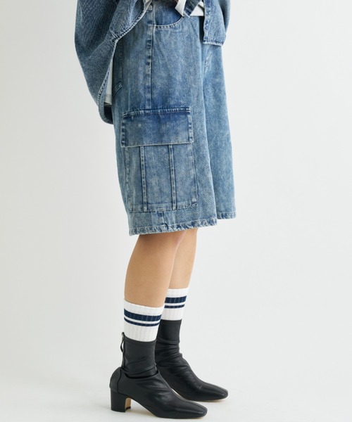 A.D.C.L.（エーディーシーエル）の「カーゴポケット付き ミディ丈 デニムパンツ（カーゴパンツ・レディース・ブラック/ブルー・M/L）」の14枚目の写真