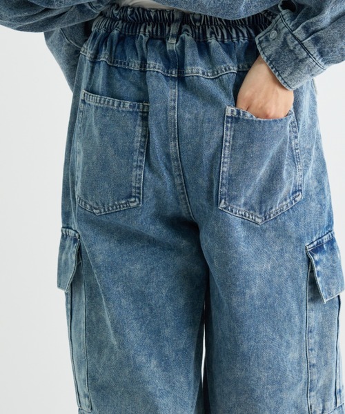 A.D.C.L.（エーディーシーエル）の「カーゴポケット付き ミディ丈 デニムパンツ（カーゴパンツ・レディース・ブラック/ブルー・M/L）」の17枚目の写真