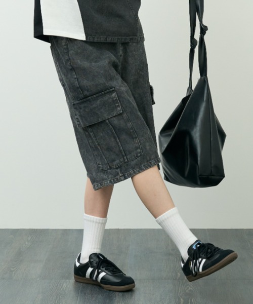 A.D.C.L.（エーディーシーエル）の「カーゴポケット付き ミディ丈 デニムパンツ（カーゴパンツ・レディース・ブラック/ブルー・M/L）」の19枚目の写真