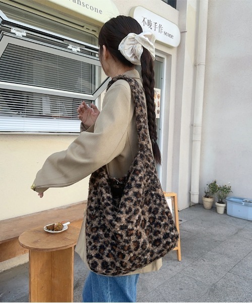 FREE STYLISTS(フリー スタイリスト)の「Y2K ウールライク レオパード ショルダーバッグ 大容量(ショルダーバッグ・レディース・ブラック/レオパード・FREE)」の2枚目の写真