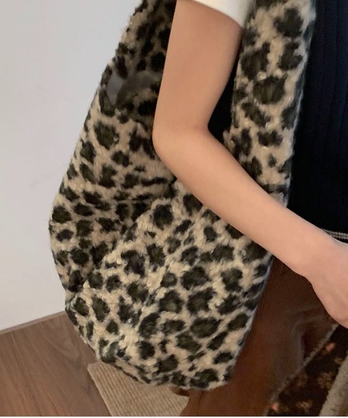 FREE STYLISTS(フリー スタイリスト)の「Y2K ウールライク レオパード ショルダーバッグ 大容量(ショルダーバッグ・レディース・ブラック/レオパード・FREE)」の7枚目の写真
