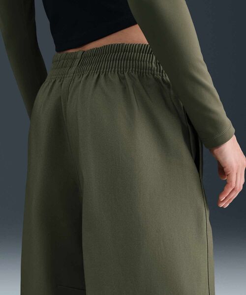 NIKE(ナイキ)の「ナイキ スポーツウェア ウィメンズ バレル パンツ / Nike Sportswear Women's Barrel Pants HV2087-222 Medium Olive(その他パンツ・レディース・オリーブ・M/S/XS/L/XL)」の5枚目の写真