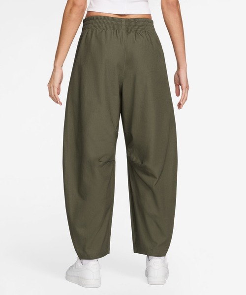 NIKE(ナイキ)の「ナイキ スポーツウェア ウィメンズ バレル パンツ / Nike Sportswear Women's Barrel Pants HV2087-222 Medium Olive(その他パンツ・レディース・オリーブ・M/S/XS/L/XL)」の2枚目の写真