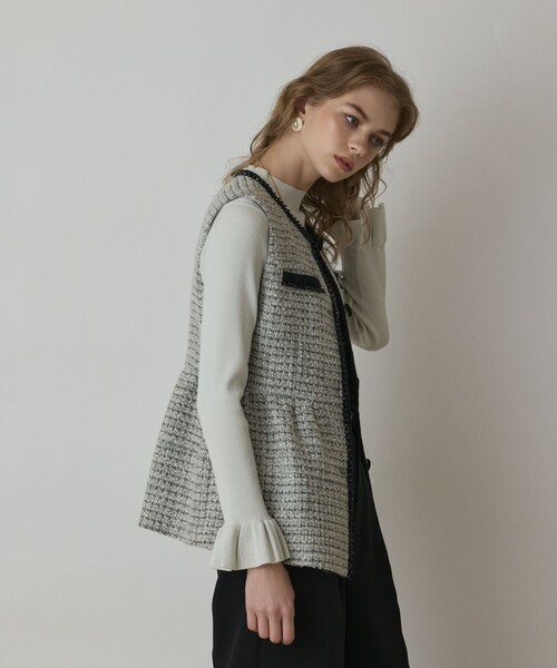 GRACE CONTINENTAL（グレースコンチネンタル）の「ツイードペプラムベスト（ベスト・レディース・ブラック/ホワイト・36/38）」の7枚目の写真