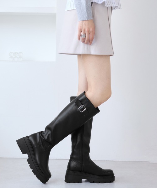 Juze（ジュゼ）の「サイドバックルタンクソールロングブーツ（ブーツ・レディース・ダークブラウン/ブラック・S/L/M）」の17枚目の写真