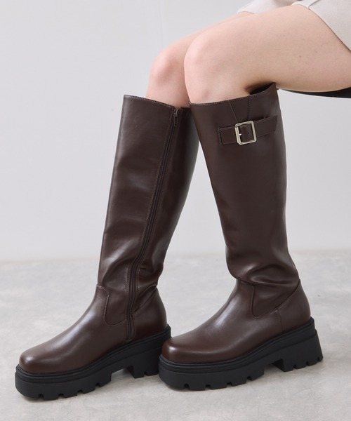 Juze（ジュゼ）の「サイドバックルタンクソールロングブーツ（ブーツ・レディース・ダークブラウン/ブラック・S/L/M）」の20枚目の写真