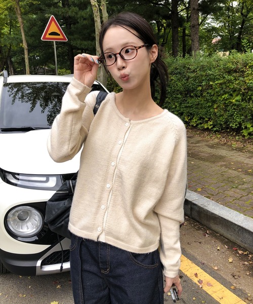 UNE MANSION（ユヌマンション）の「バイカラーラインラウンドネックニットカーディガン（カーディガン/ボレロ・レディース・アイボリー/ブラック/グレー/ブルー/レッド・FREE）」の2枚目の写真