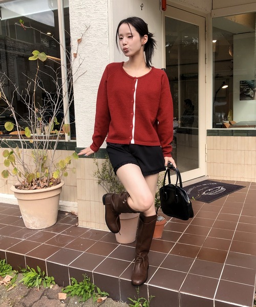 UNE MANSION（ユヌマンション）の「バイカラーラインラウンドネックニットカーディガン（カーディガン/ボレロ・レディース・アイボリー/ブラック/グレー/ブルー/レッド・FREE）」の16枚目の写真