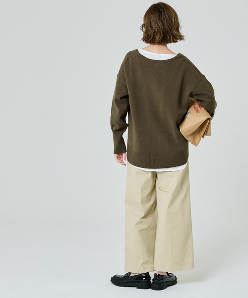 coca(coca)(コカ)の「ディープVネックニットトップス(ニット/セーター・レディース・カーキ/チャコール・L/M/S)」の5枚目の写真