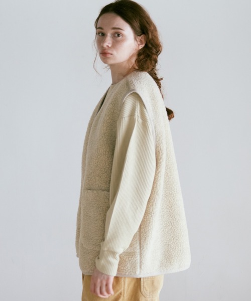 RNA-N(アールエヌエーエヌ)の「V0169 ウールボアベスト(ベスト・レディース・チャコール/オートミール/ブラウン・FREE)」の1枚目の写真