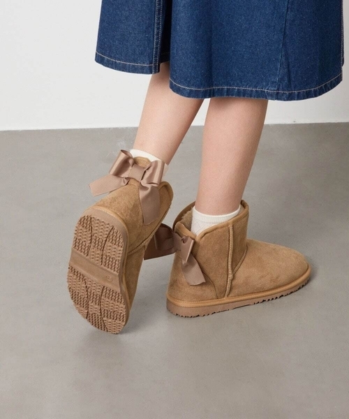 a.v.v（アーヴェヴェ）の「[17-24cm]【毎年人気NO.1/撥水加工/クッションインソール】リボン付フェイクムートンブーツ（ブーツ・キッズ・ライトピンク/ライラック/ブラック/ベージュ・17/18/19/20/21/22/23/24）」の3枚目の写真