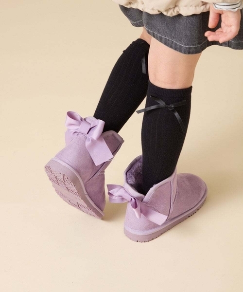 a.v.v（アーヴェヴェ）の「[17-24cm]【毎年人気NO.1/撥水加工/クッションインソール】リボン付フェイクムートンブーツ（ブーツ・キッズ・ライトピンク/ライラック/ブラック/ベージュ・17/18/19/20/21/22/23/24）」の4枚目の写真